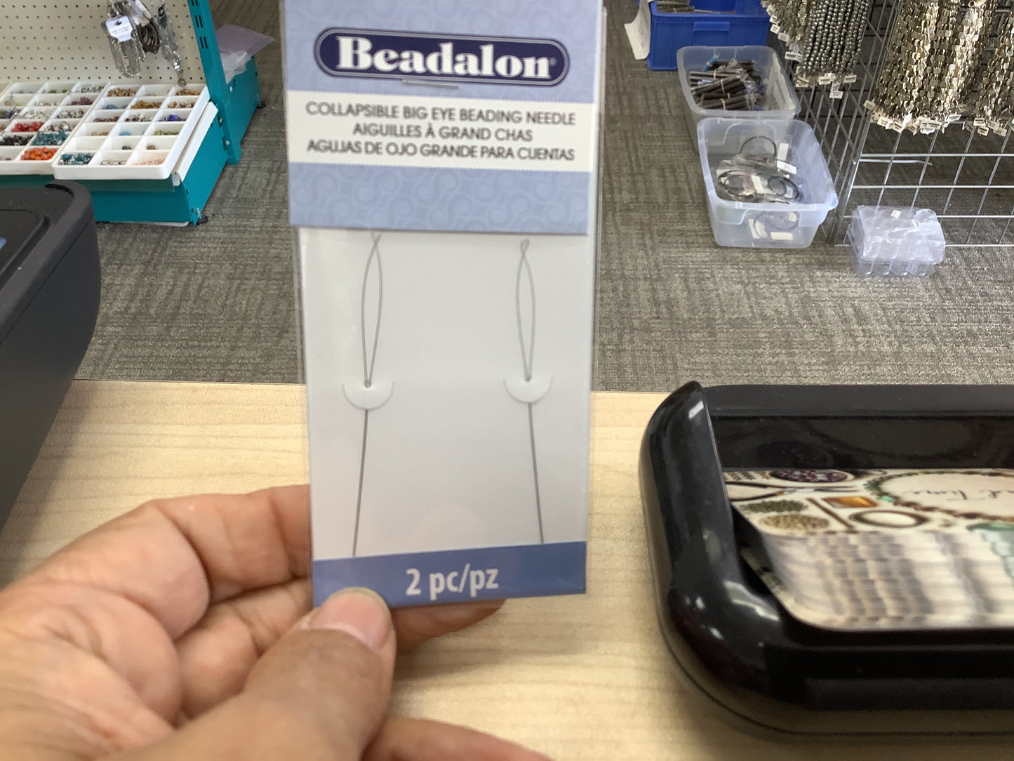 Collapsible big eye needle